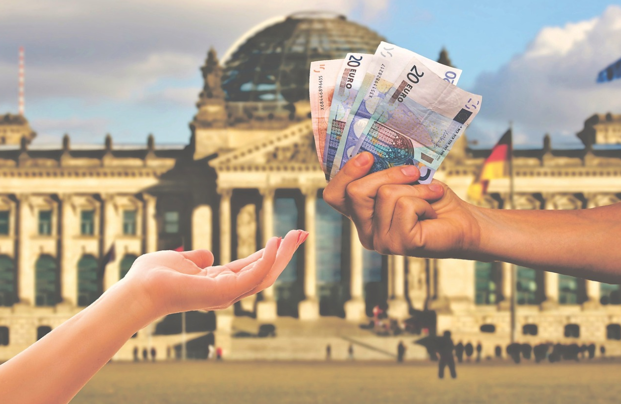 Considerations Before Applying for Payday Loans